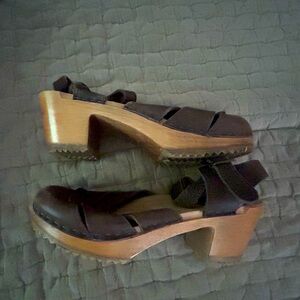 SVEN Wooden Clog Sandals